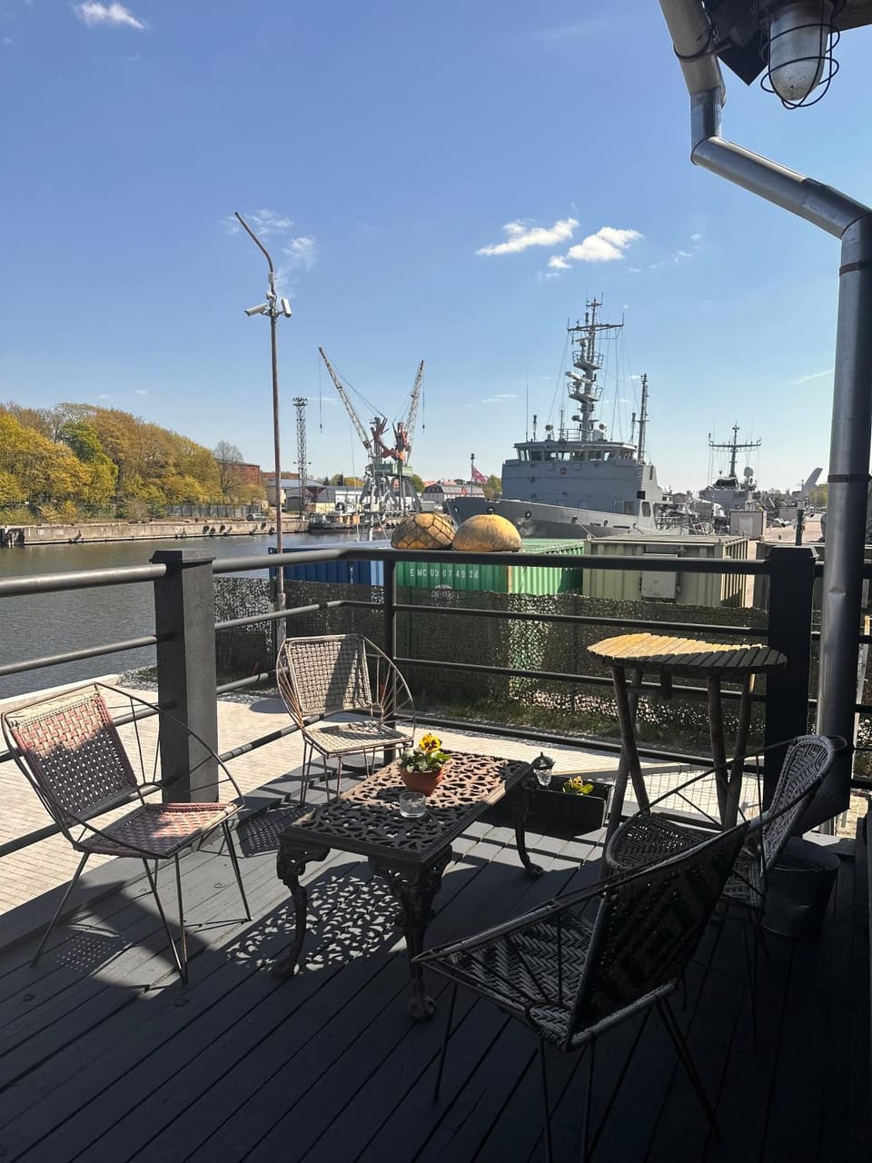 Patio, View (from property/room), Balcony/Terrace, Seating area, Lake view, River view