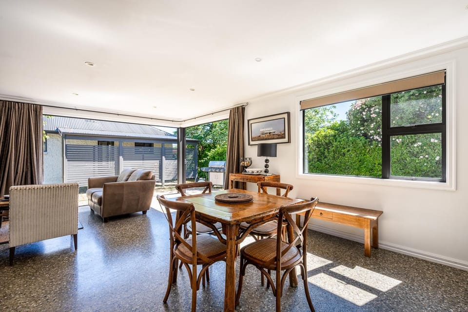 Patio, Living room, Seating area, Dining area