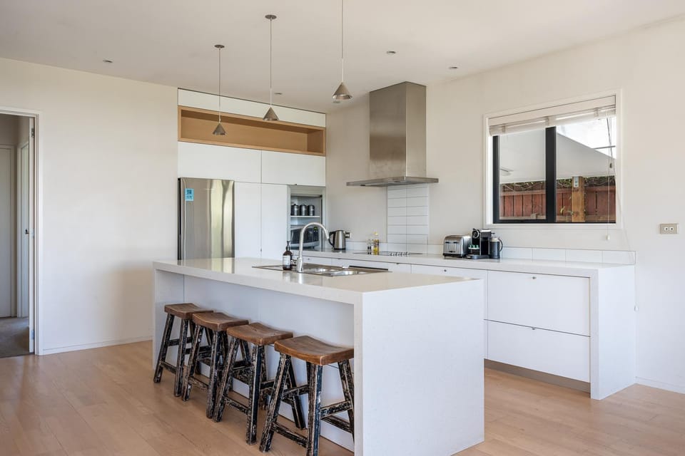 Kitchen or kitchenette, Dining area, dishwasher, oven, pet friendly, stove, toaster