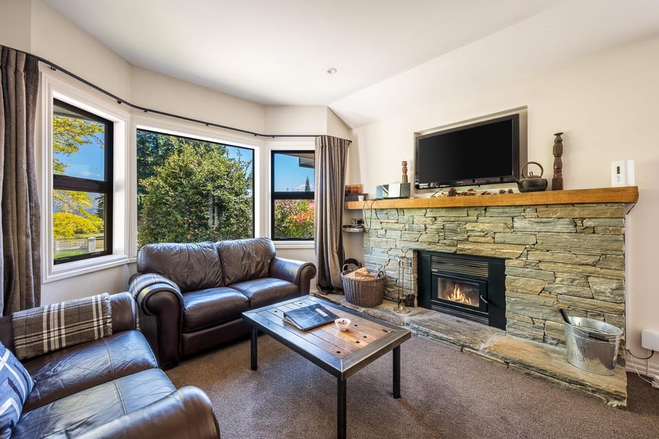 TV and multimedia, Living room, Seating area, Lake view, fireplace