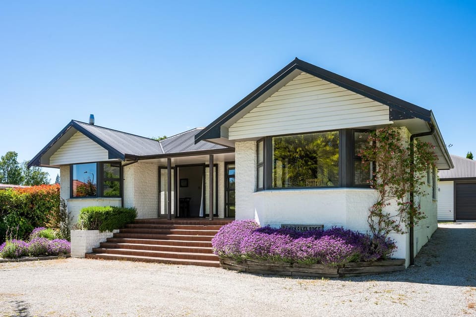 Property building, Spring, Day, Garden, Garden view