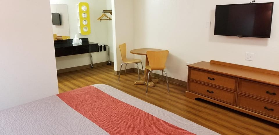 TV and multimedia, Seating area