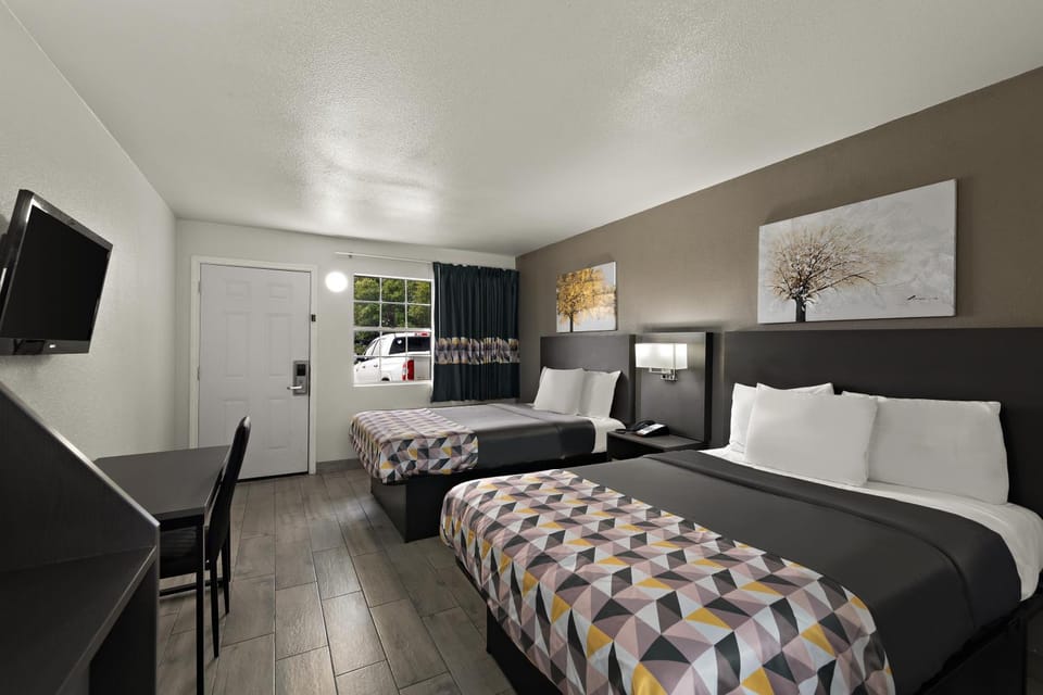 Bed, TV and multimedia, Bedroom, minibar