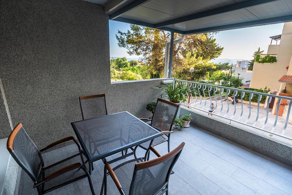 Property building, Balcony/Terrace, City view