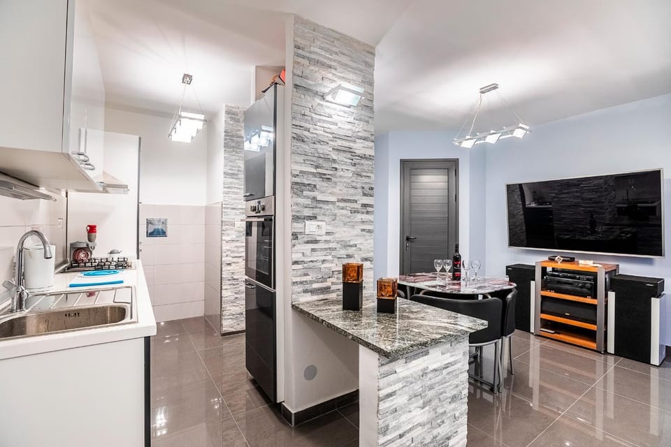 TV and multimedia, Kitchen or kitchenette, Dining area