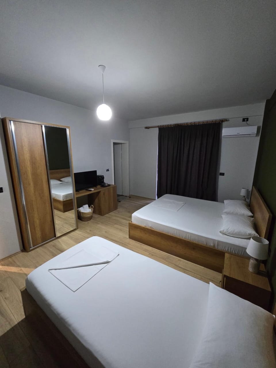 Hill's Residence Hotel in Sarandë