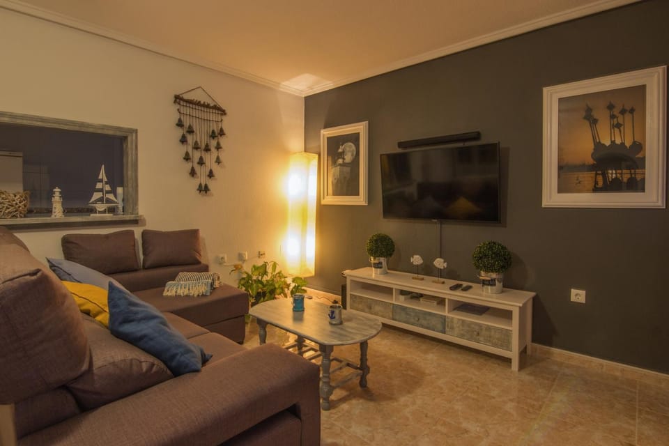 TV and multimedia, Living room, Lounge or bar