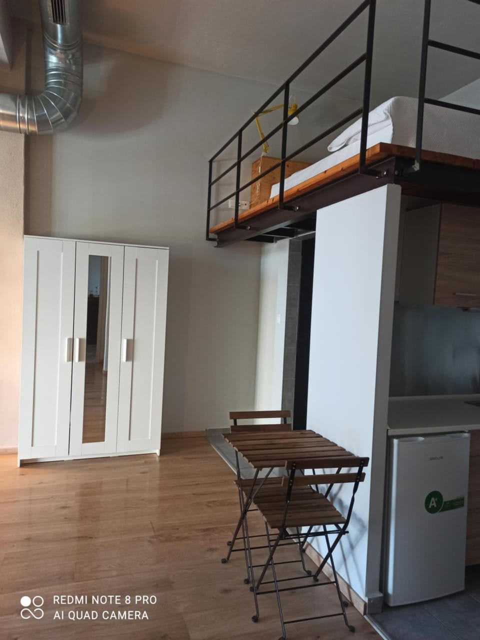 Photo of the whole room, Dining area, wardrobe