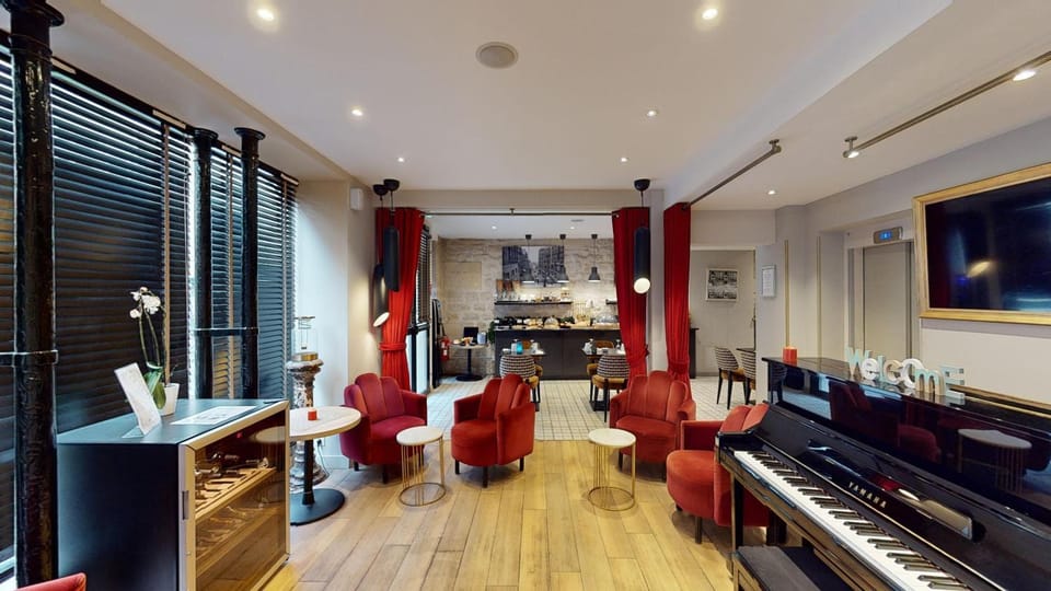 Communal lounge/ TV room