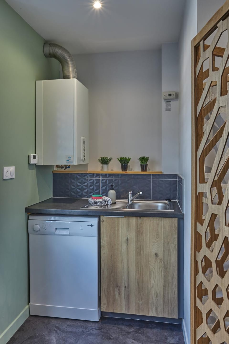 Kitchen or kitchenette