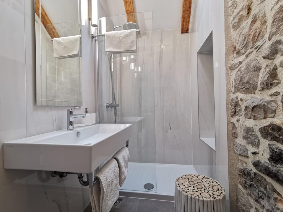 Shower, Bathroom, hair dresser, towels