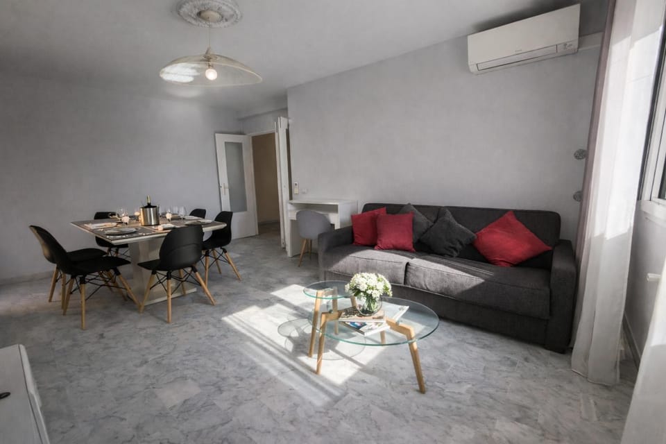 Seating area, Dining area, air conditioner