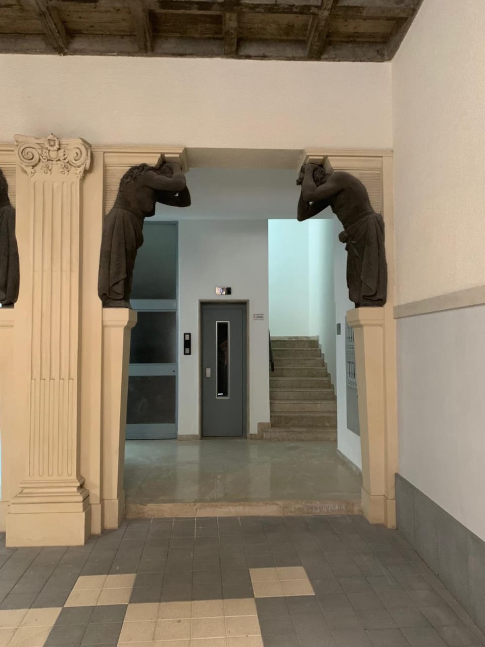 Facade/entrance
