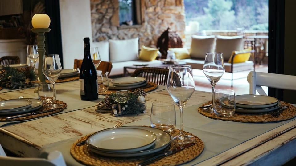 Restaurant/places to eat, Dining area