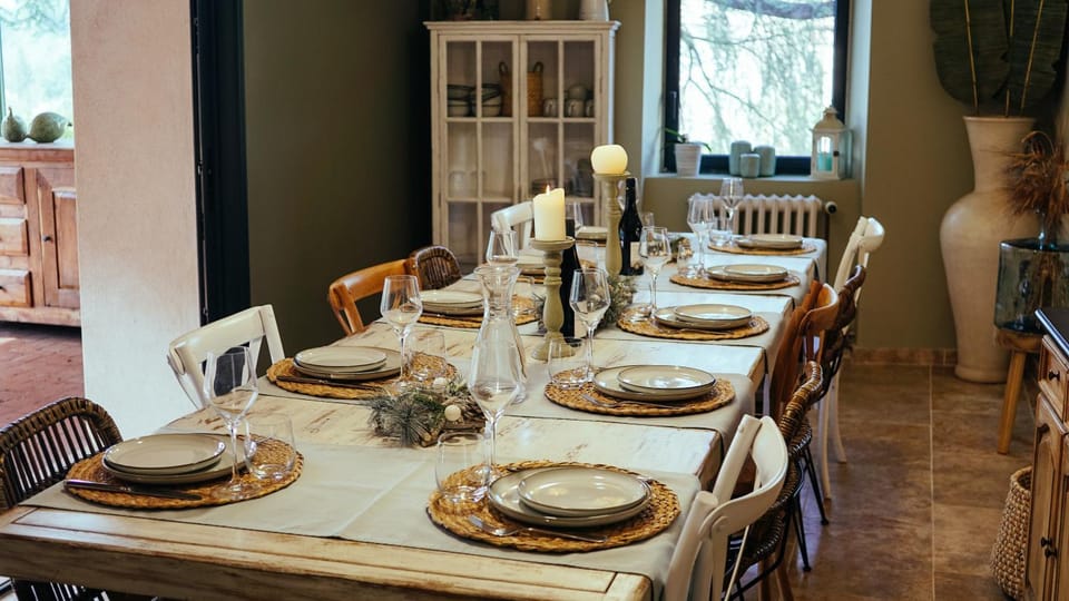 Restaurant/places to eat, Dining area