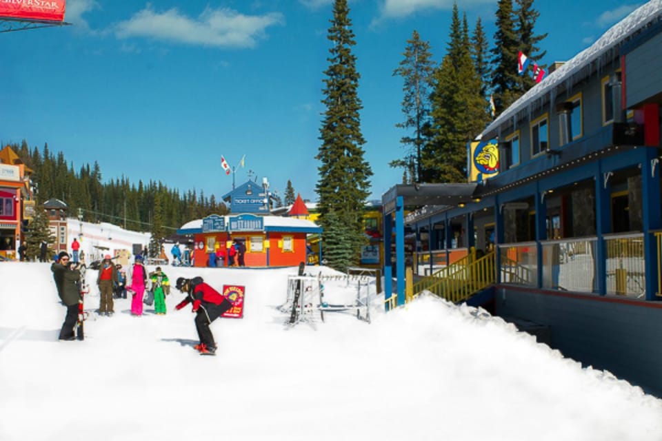 Facade/entrance, Skiing, Hiking, Cycling, Mountain view
