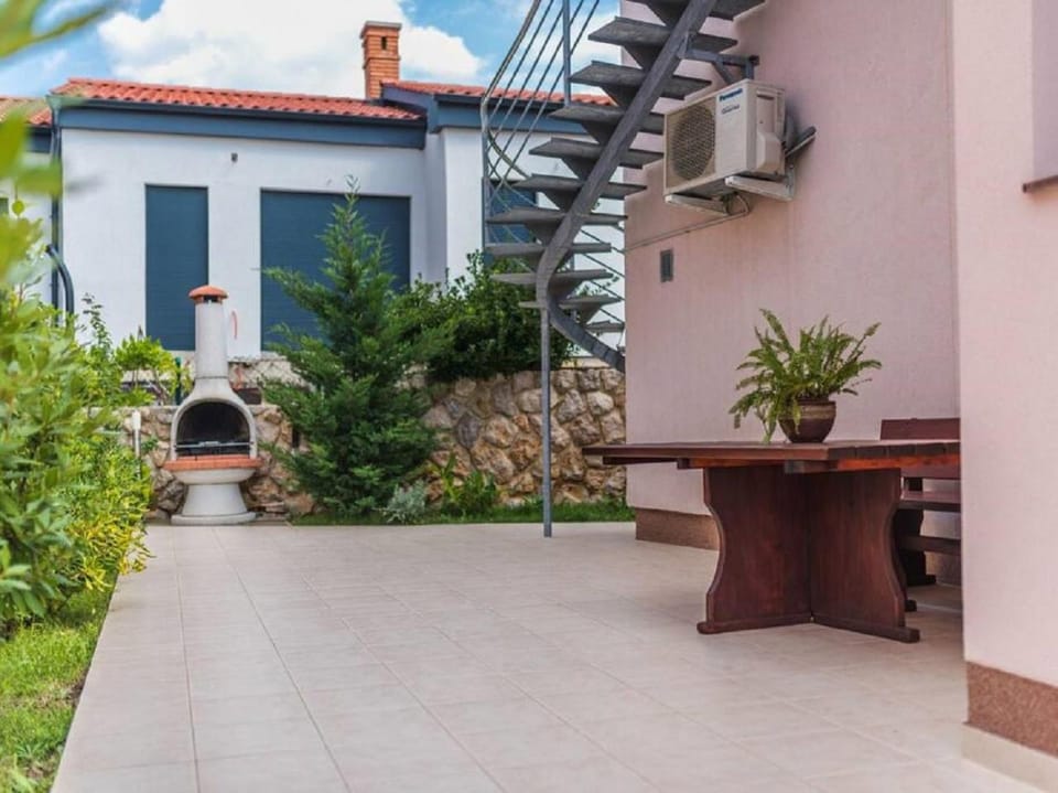 BBQ facilities, Garden, Balcony/Terrace