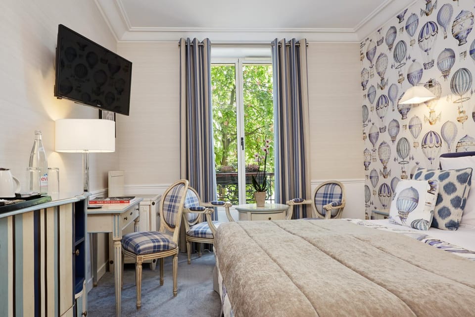 TV and multimedia, Coffee/tea facilities, Photo of the whole room, Decorative detail, Bedroom, Street view