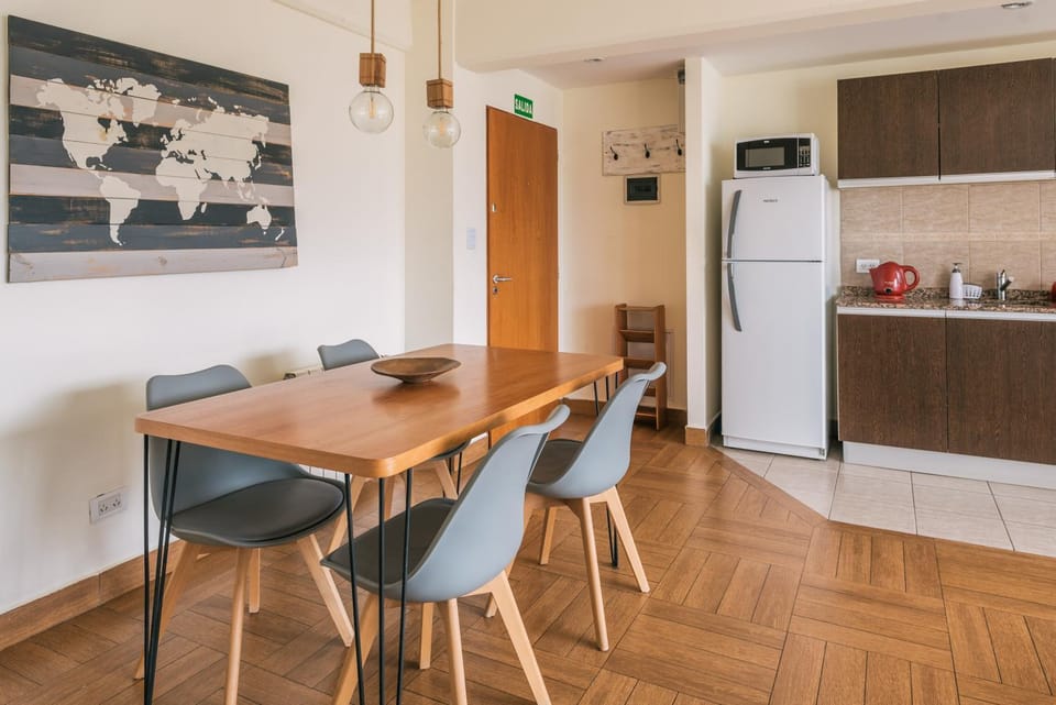 Kitchen or kitchenette, Seating area
