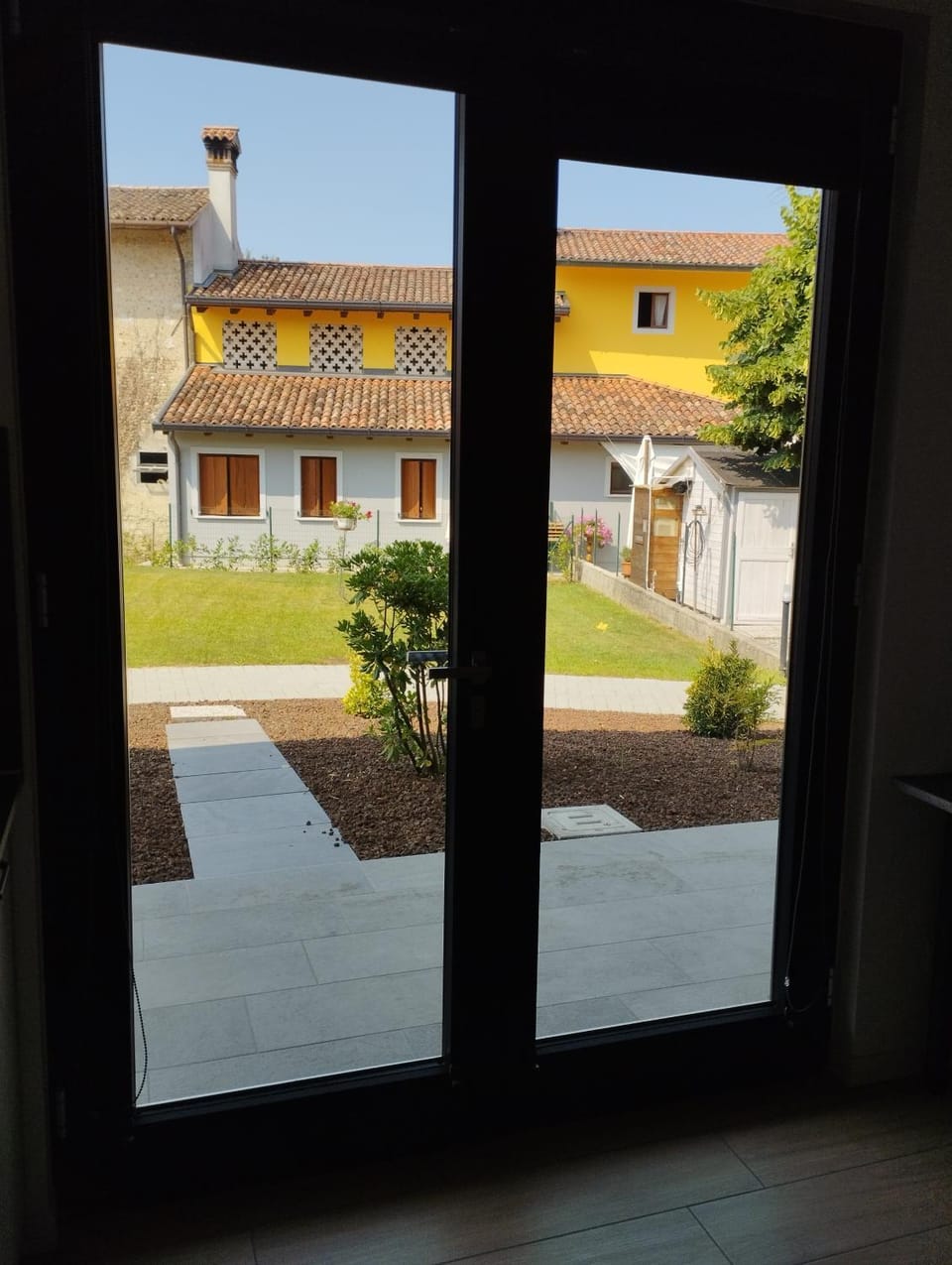 Property building, Day, Garden, Garden view