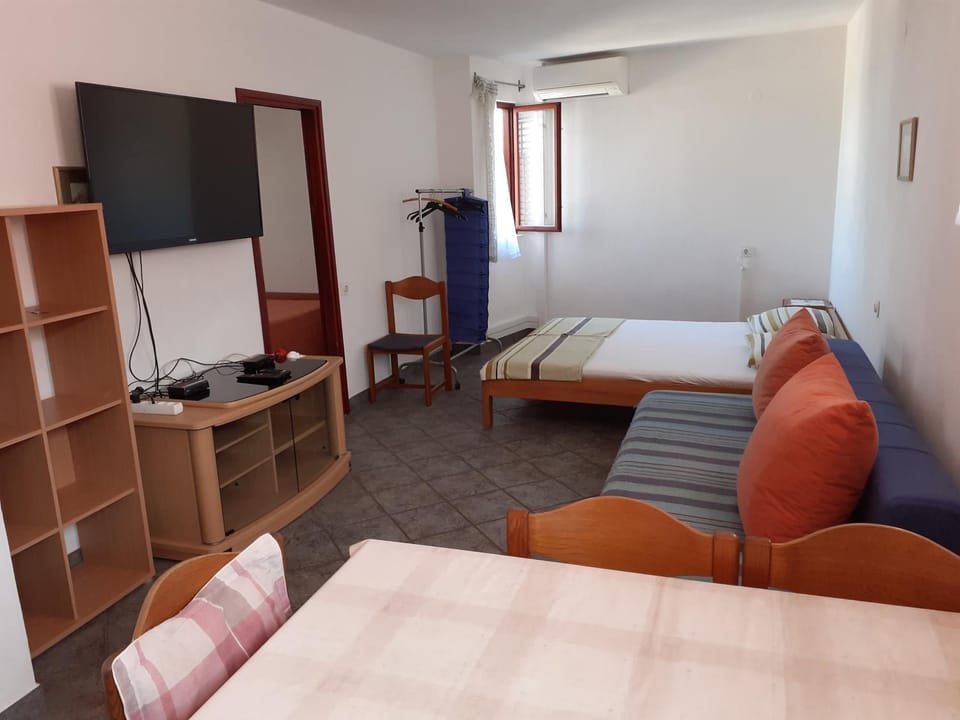 Bed, Living room, Seating area