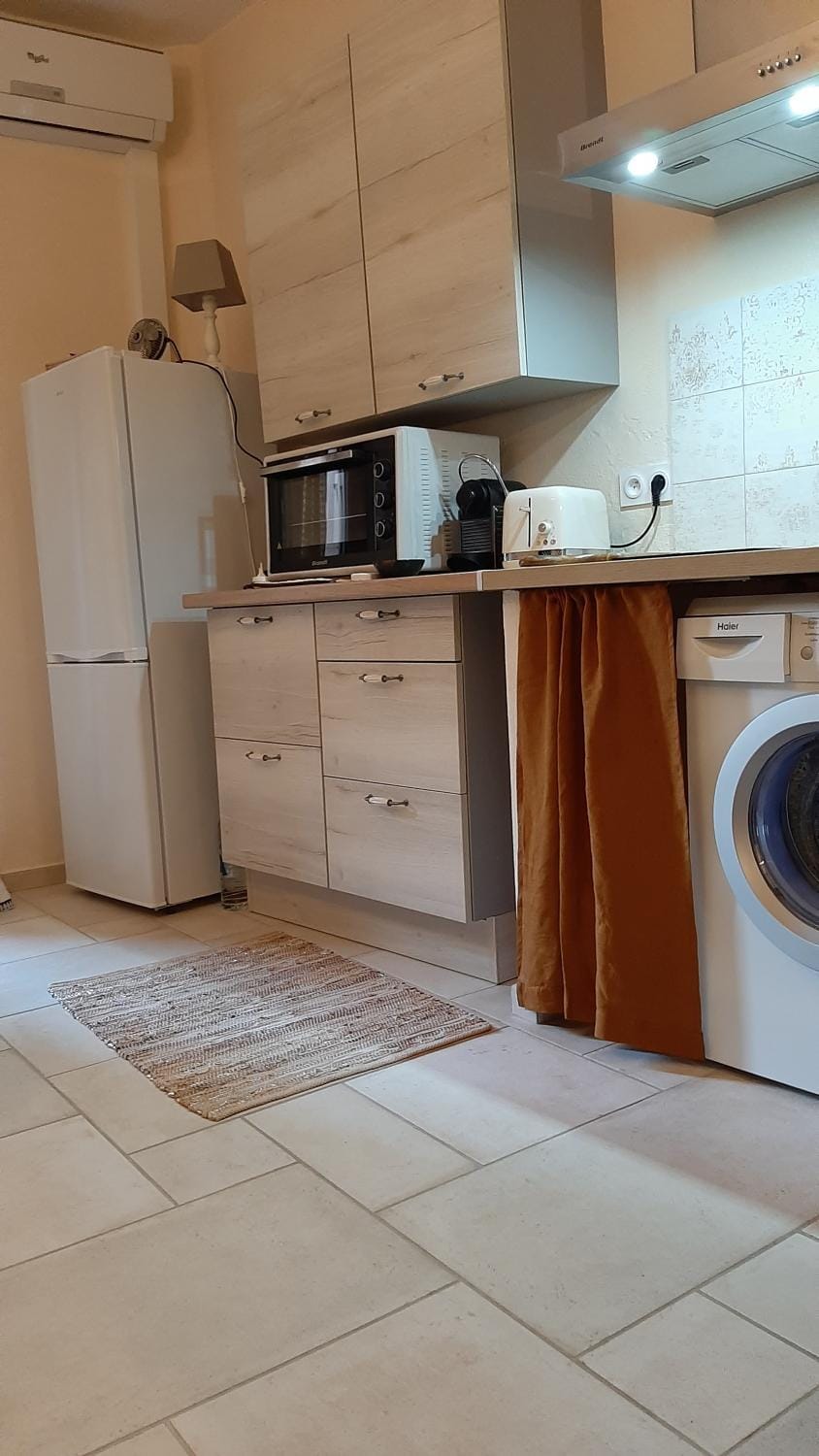Kitchen or kitchenette, pet friendly, stove