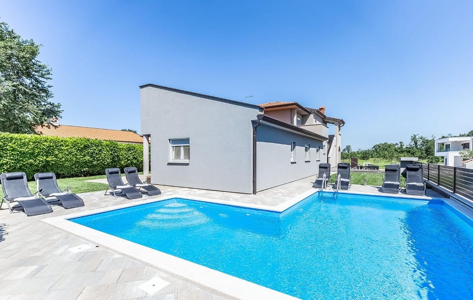 Property building, Garden, Pool view, Swimming pool