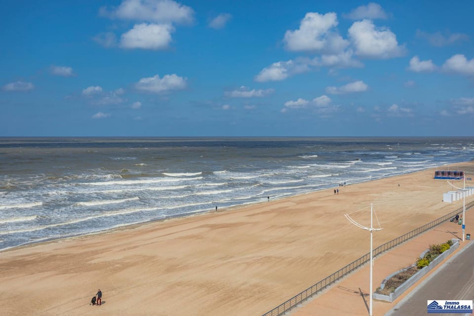Atlantic 0504 - 2 bedrooms 6p - amazing sea view Apartment in Koksijde