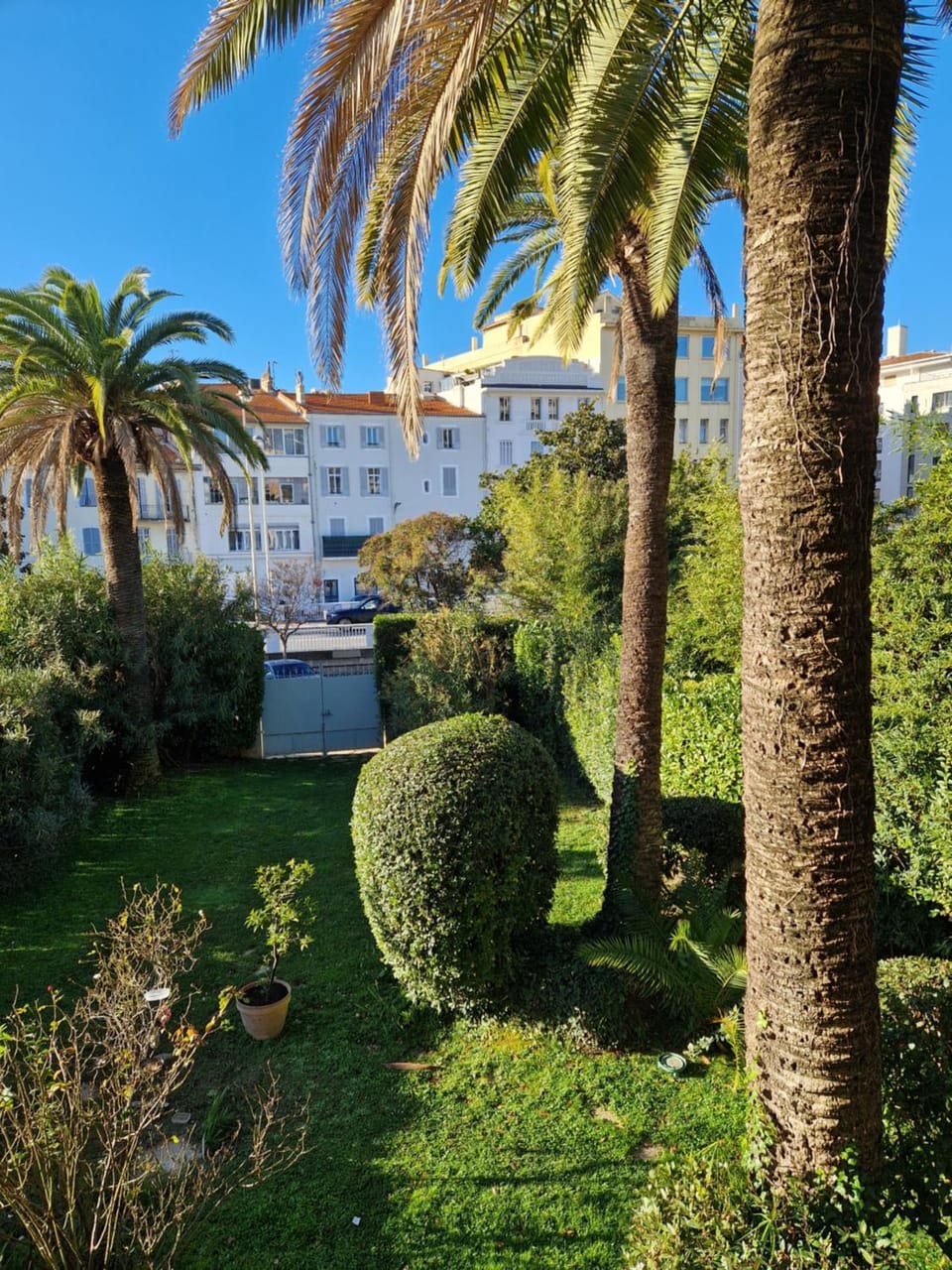Cannes près Croisette beau 2 pièces 3 étoiles Apartment in Cannes