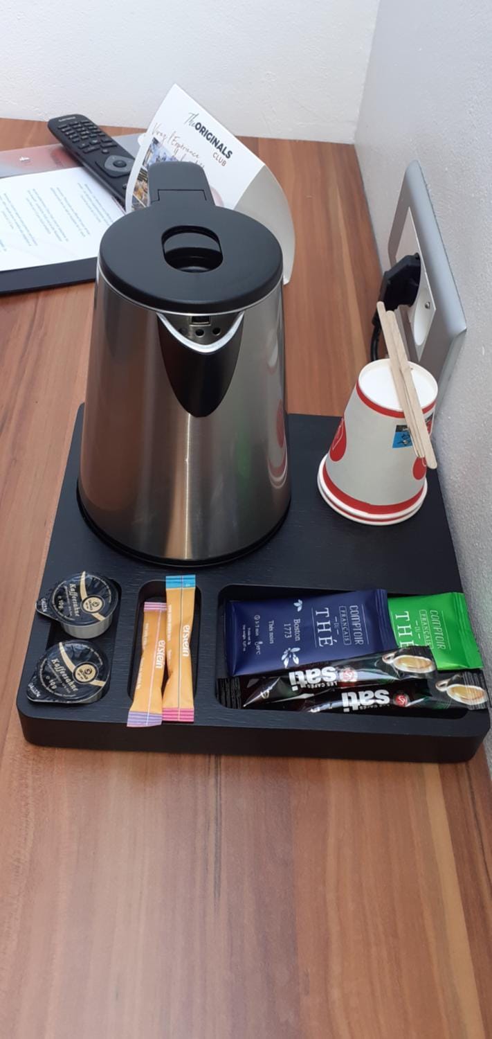 Coffee/tea facilities, Food and drinks