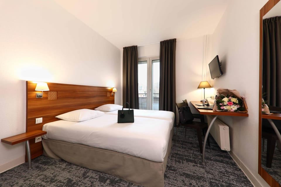 Property building, Photo of the whole room, Bedroom