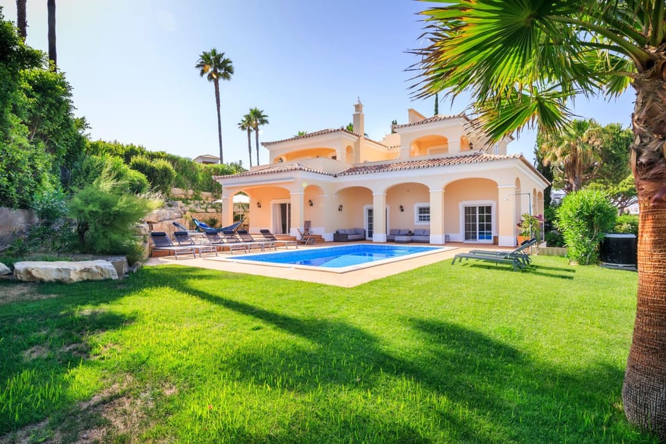 Property building, Garden, Swimming pool, Swimming pool