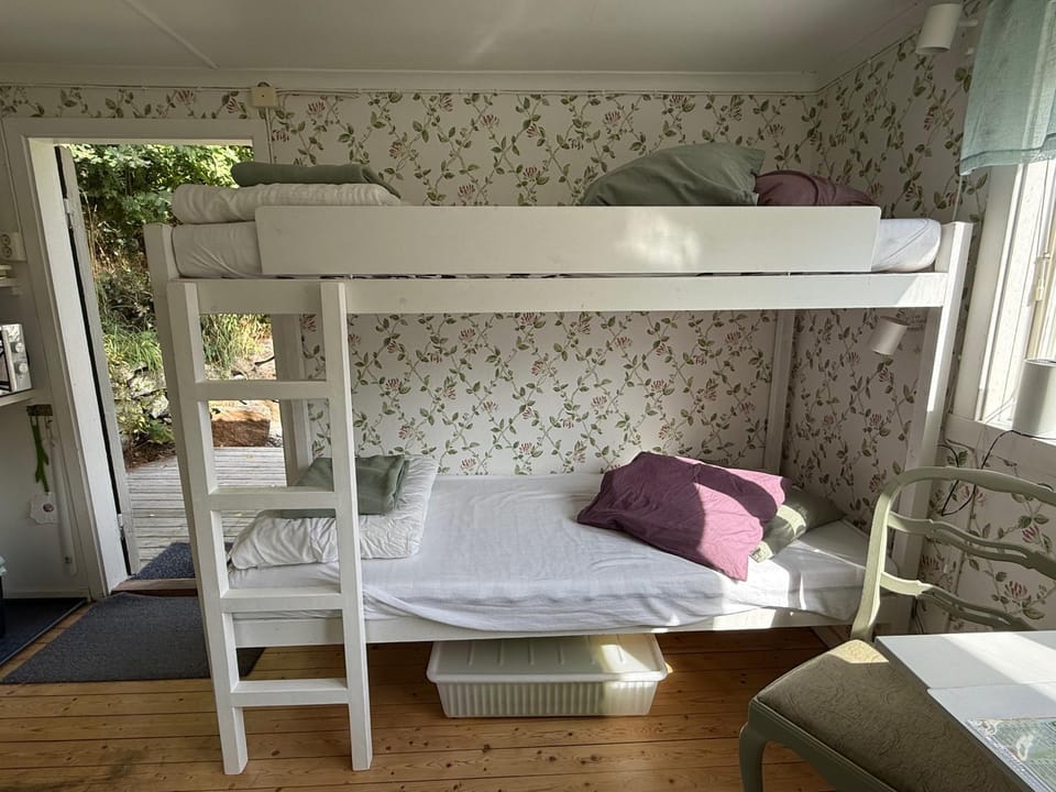 Photo of the whole room, bunk bed