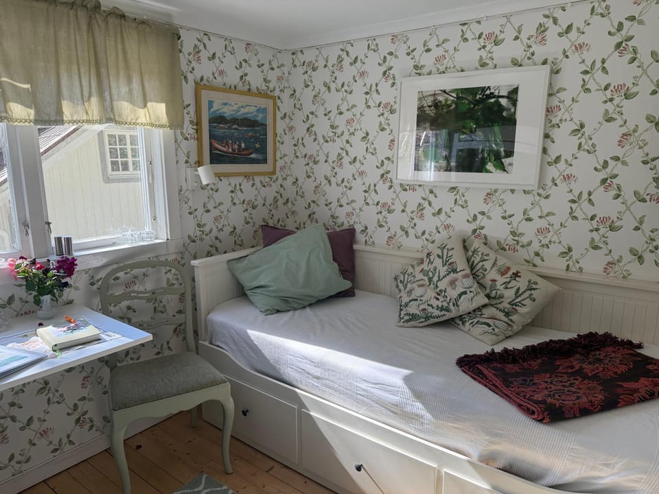 Property building, Bed, Dining area