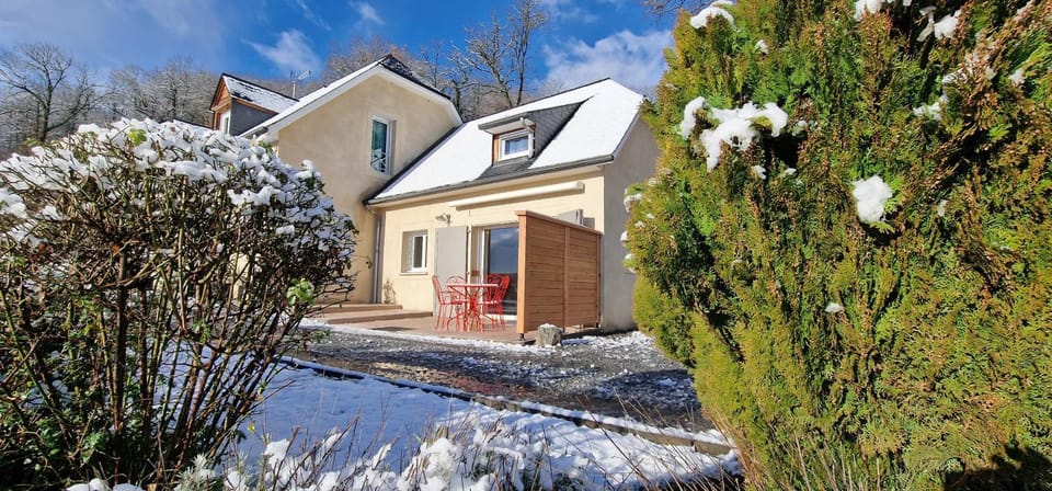 Property building, Balcony/Terrace, Garden view