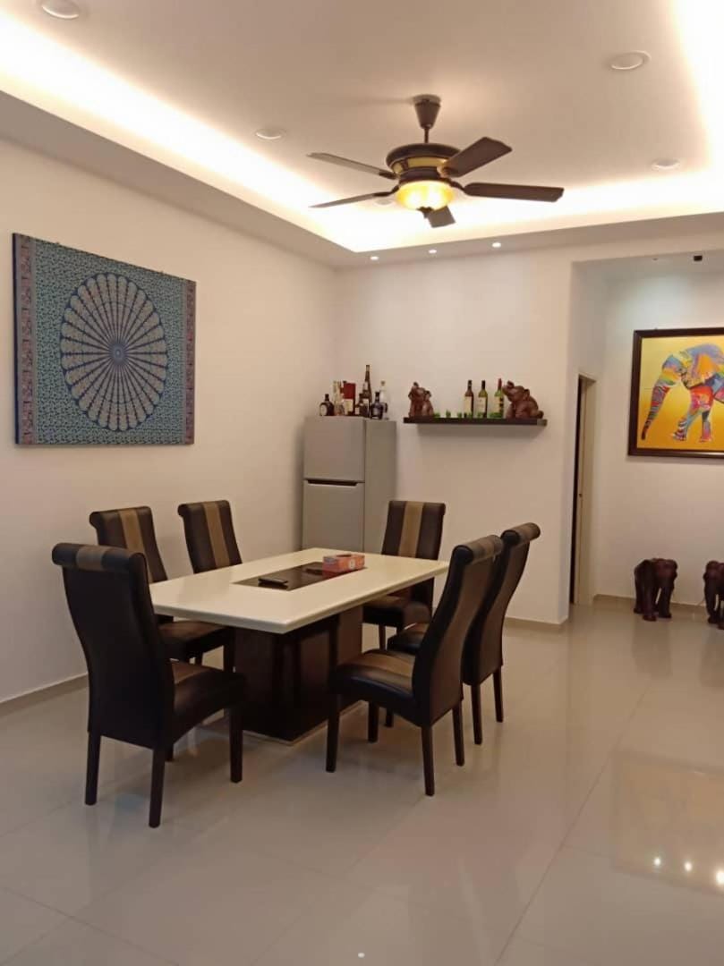 Kuala Selangor Botanic 4R3B Homestay 15pax Villa in Selangor, Malaysia