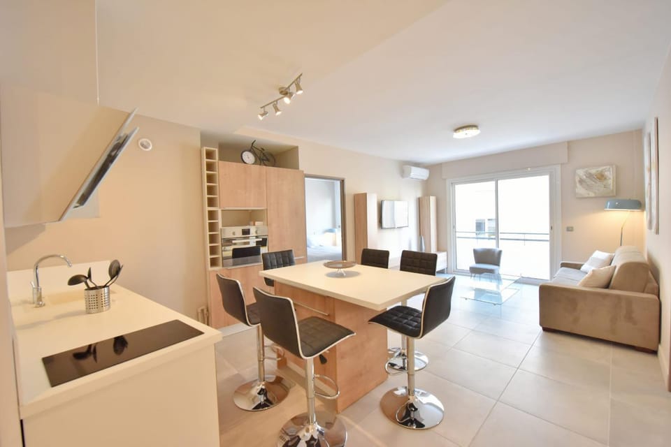 Kitchen or kitchenette, Living room