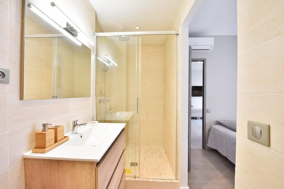 Shower, Bathroom