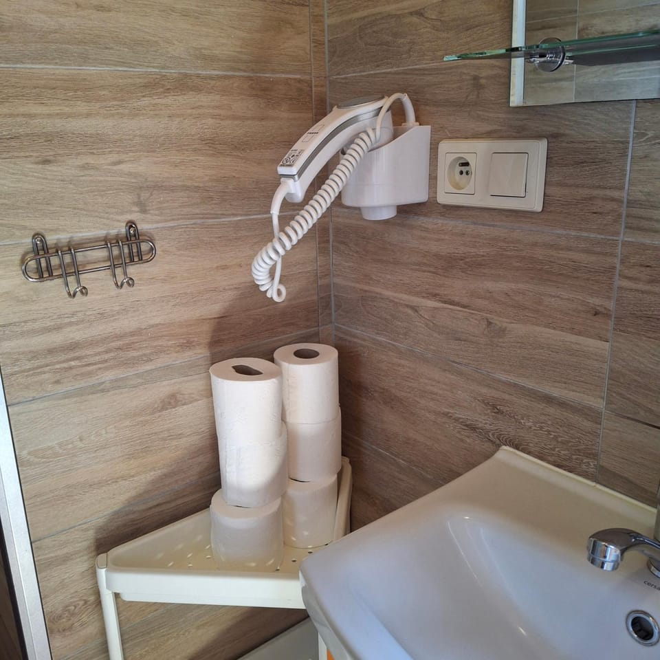 Domki i apartamenty nad jeziorem solińskim z basenem I widokiem na góry Nature lodge in Slovakia