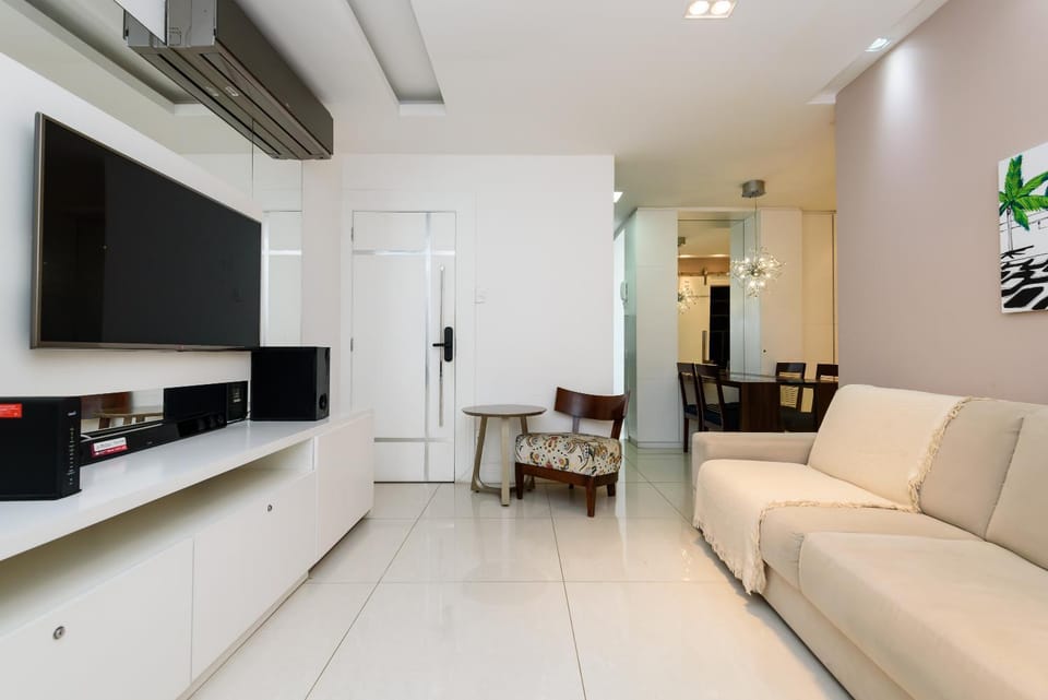 2 BDRs 300m from Copacabana Beach | BR 531/902 Apartment in Rio de Janeiro