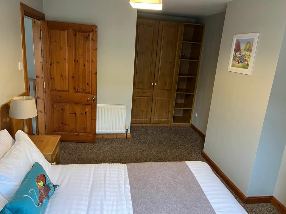 Bed, Photo of the whole room, Bedroom, wardrobe