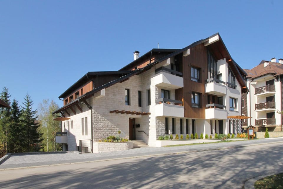 Property building, Facade/entrance