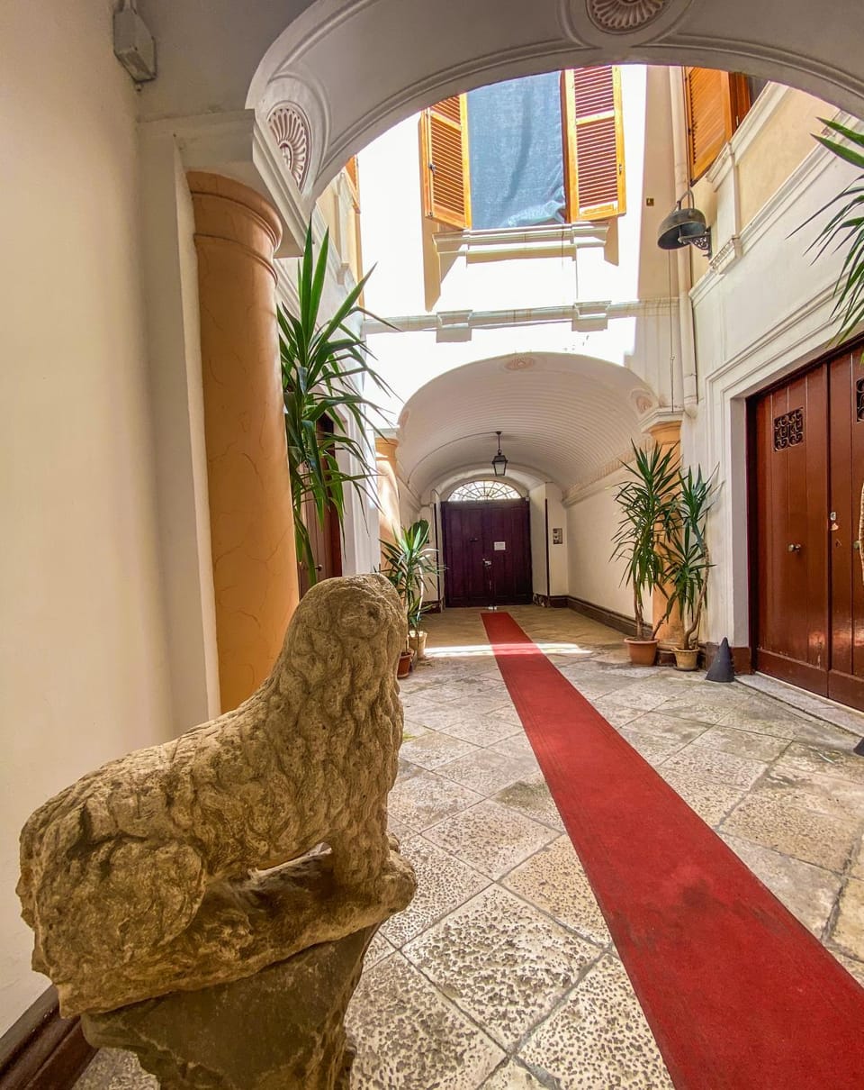 Property building, Facade/entrance, Inner courtyard view