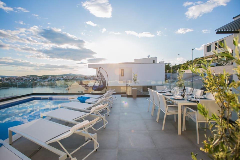 Day, View (from property/room), Balcony/Terrace, Pool view, Swimming pool, Swimming pool, Sunset, sunbed