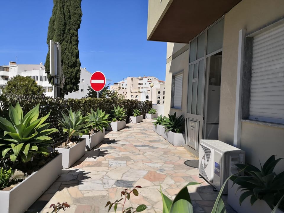 Patio, Facade/entrance, Pets
