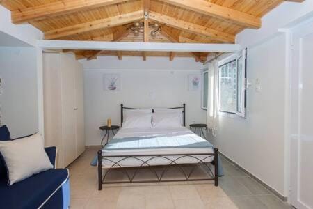 Villa Needa's - New Hope Poolside Studio House in Messenia