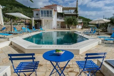 Villa Needa's - New Hope Poolside Studio House in Messenia