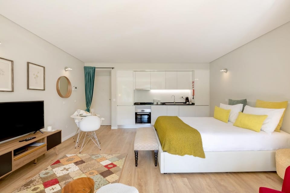 Bed, TV and multimedia, Kitchen or kitchenette, Living room
