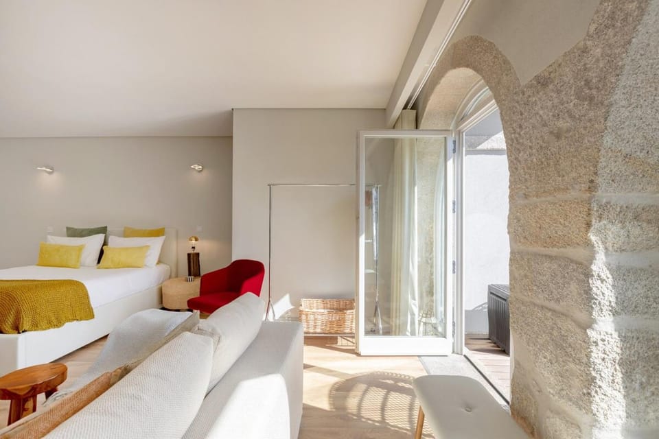 Bed, Living room