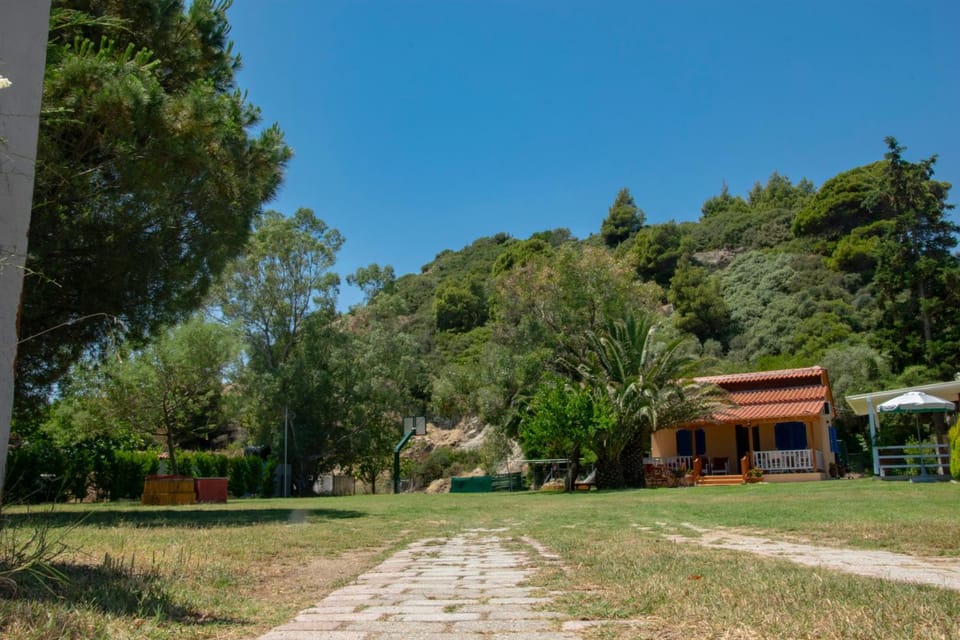 Facade/entrance, Natural landscape, Garden